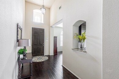 Greet guests into this stylish foyer with 2 story ceilings, skylight window and rich gorgeous laminate flooring perfect for high traffic areas. Just off the foyer is a lovely dining room, ready for your dinner guests!