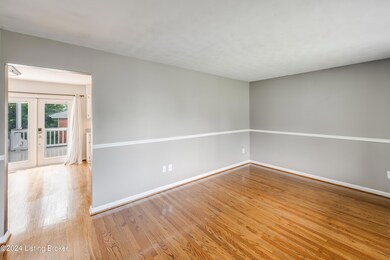 5706 Indian Rock Rd, Louisville, KY 40219 - photo 2