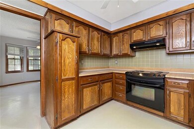 6225 Mullen Rd, Shawnee, KS 66216 - photo 6