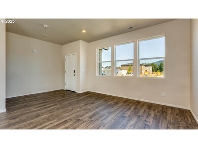 2873 V St, Springfield, OR 97477 - photo 2