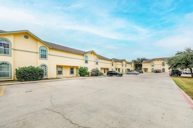 1000 Ranchway Dr unit 86, Laredo, TX 78045 - photo 3