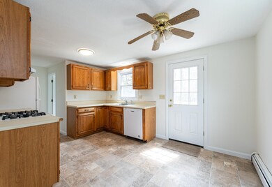 152 Porcupine Cir, Salem, NH 03079 - photo 7