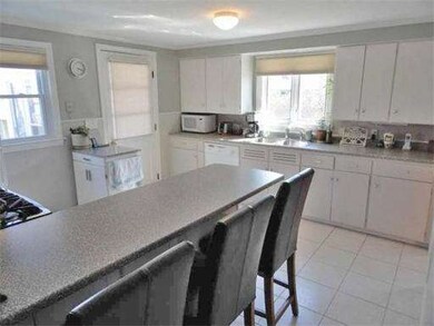 7 Madison Ave, Turners Falls, MA 01376 - photo 5