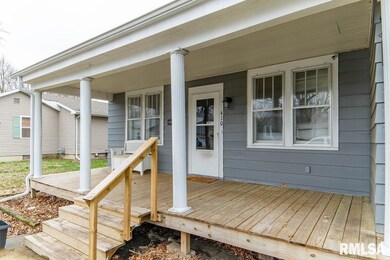 410 N Hamilton St, Lincoln, IL 62656 - photo 2