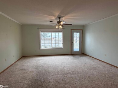 204 Southgate Cir unit D, Fairfield, IA 52556 - photo 2