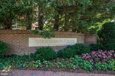 10720 Brewer House Rd, Rockville, MD 20852 - photo 2