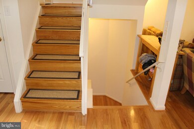 10404 Parthenon Ct, Bethesda, MD 20817 - photo 5