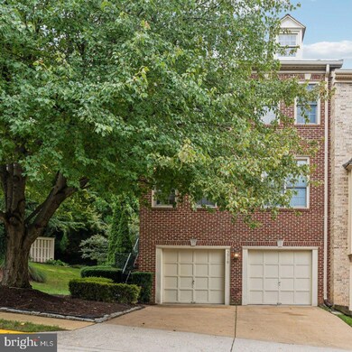 3916 Barcroft Mews Ct, Falls Church, VA 22041 - photo 2