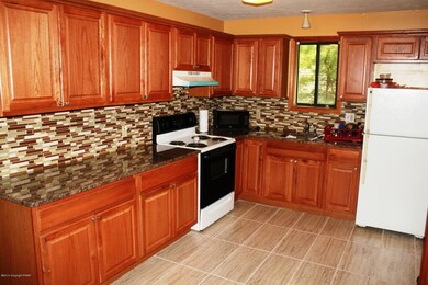 7080 Boulder Ct, Tobyhanna, PA 18466 - photo 3