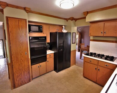 N93W17516 Pageant Dr, Menomonee Falls, WI 53051 - photo 7