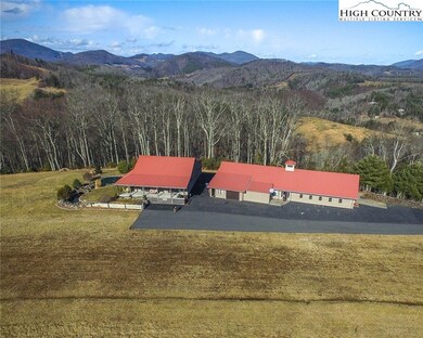 HOUSE & GARAGE/HANGER