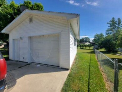 3206 S Dunbar Dr, Marion, IN 46953 - photo 4