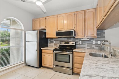 04_8161TwelveOaksCir_Apt523_5_Kitchen_Hi