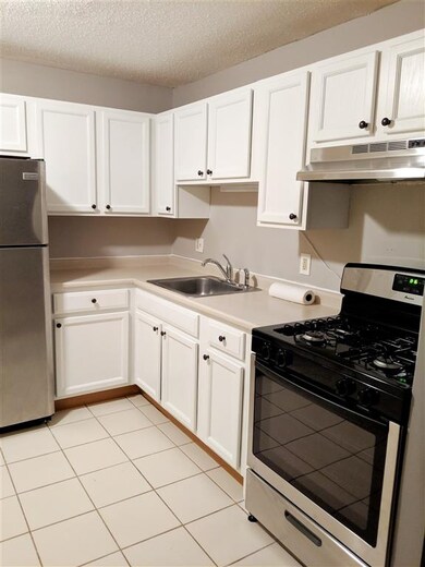 124 Mammoth Rd unit 202, Hooksett, NH 03106 - photo 4