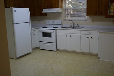 206 Kirk Ln unit Green Glen Apartment, Pendleton, SC 29670 - photo 4