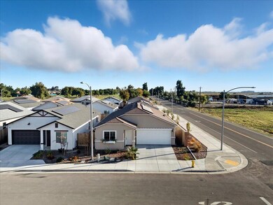 599 Sandtrap Ln, Lemoore, CA 93245 - photo 5