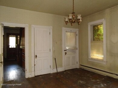 608 Thomas St, Stroudsburg, PA 18360 - photo 4
