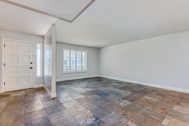 5640 entrance-living room