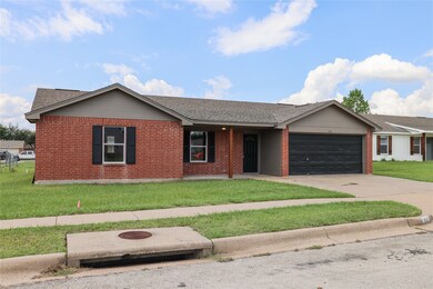 300 Sheila Dr, Granbury, TX 76049 - photo 2