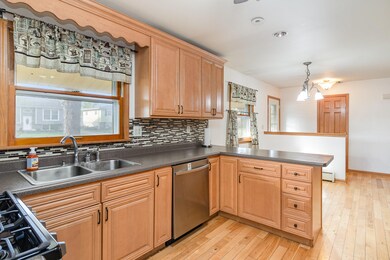 705 W Sigler St, Hebron, IN 46341 - photo 4