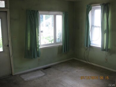 451 S Walnut St, Slatington, PA 18080 - photo 3