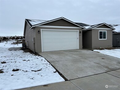 2397 3rd St SE, Wenatchee, WA 98802 - photo 2