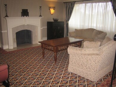 1008 Paradise Rd unit PHB, Swampscott, MA 01907 - photo 6