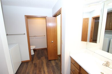 3025 Pheasant Dr unit B, Cedar Falls, IA 50613 - photo 7