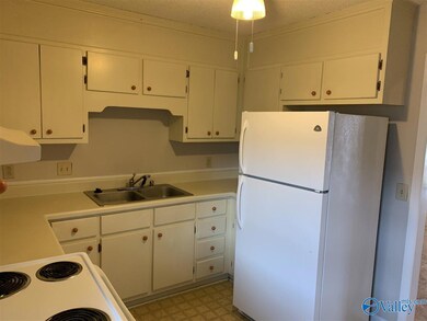 8142 Oldfield Rd SW unit 3, Huntsville, AL 35802 - photo 5