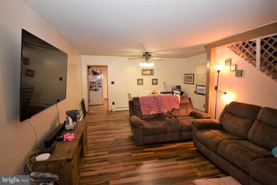 29 1/2 E Ridge St, Lansford, PA 18232 - photo 4