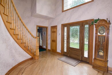 _RMJ8797.jpg foyer