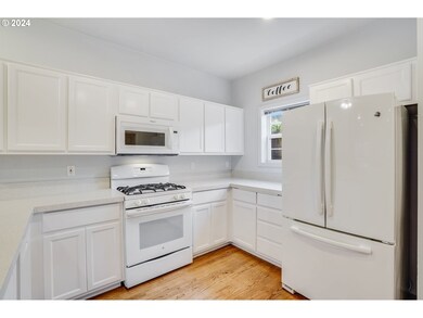 6148 S Virginia Ave, Portland, OR 97239 - photo 7