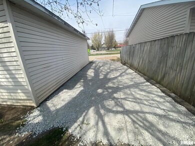 1528 W 14th St, Davenport, IA 52804 - photo 5