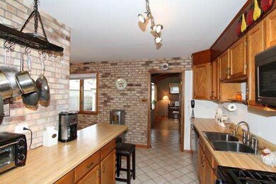 2203 Martin Ln, Rolling Meadows, IL 60008 - photo 5