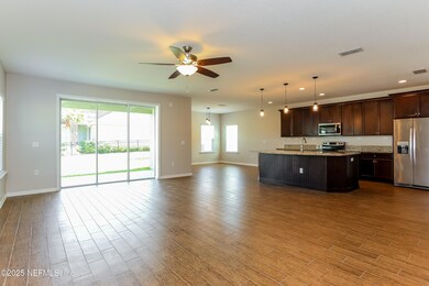 1005658.15390 Turkoman Circle - Living R