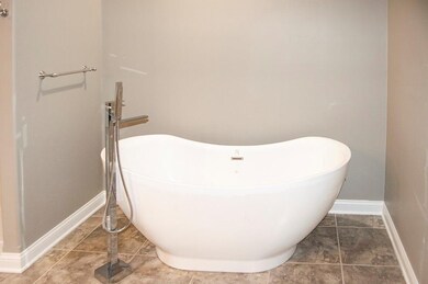 5745 Victory Dr, Columbus, IN 47203 - photo 7