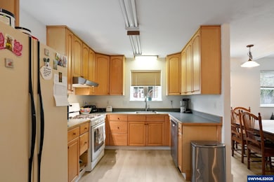 704 Cliff Ct, Silverton, OR 97381 - photo 6