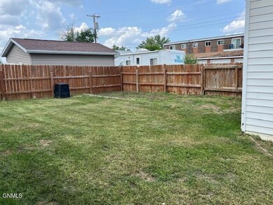 917 12th St NE, Jamestown, ND 58401 - photo 5