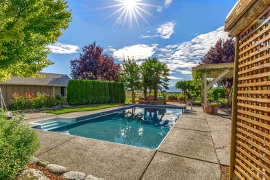 6221 Mcloughlin Dr, Central Point, OR 97502 - photo 4