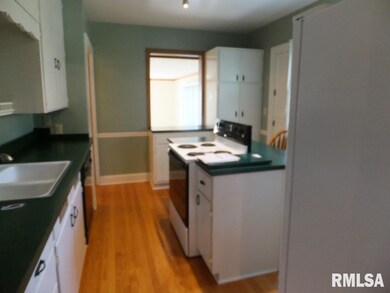 2105 N Myrtle St, Davenport, IA 52804 - photo 3