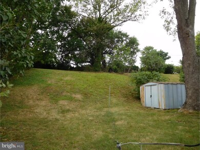 334 W Chelton Rd, Brookhaven, PA 19015 - photo 2