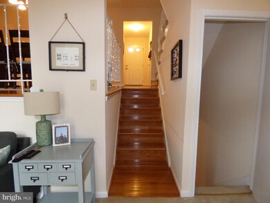 11872 Dunlop Ct, Reston, VA 20191 - photo 3