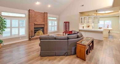 8860 N 10th St, Fresno, CA 93720 - photo 4