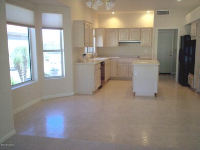 BREAKFAST ROOM & KITCHEN