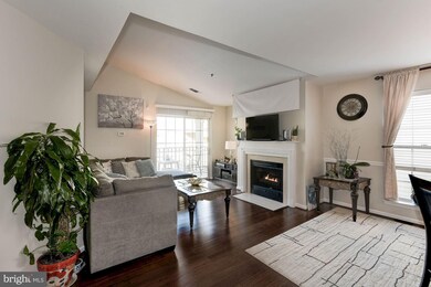 Quaker Hill Community unit 425, Alexandria, VA 22314 - photo 2