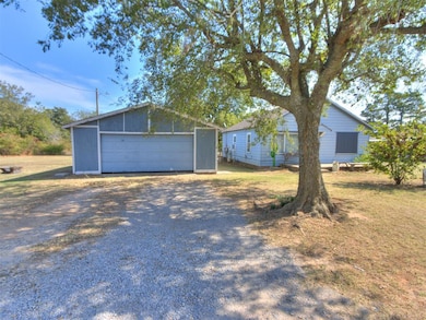 1724 N Dobbs Rd, Harrah, OK 73045 - photo 2