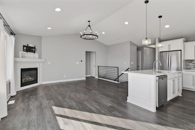 2609 E 48th St, Des Moines, IA 50317 - photo 4