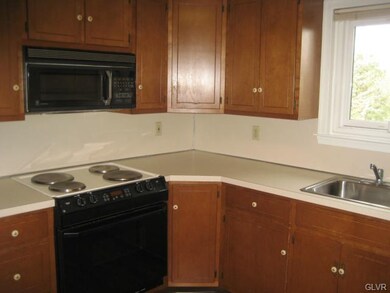 897 Cold Spring Rd unit 12, Allentown, PA 18103 - photo 2
