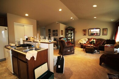 3114 SW Obsidian Ct, Redmond, OR 97756 - photo 4