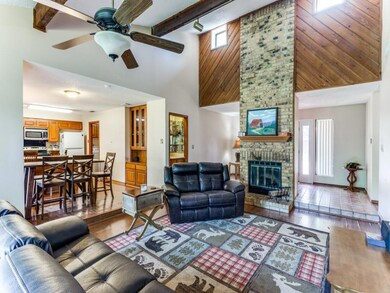 816 Lee Ct, Azle, TX 76020 - photo 5